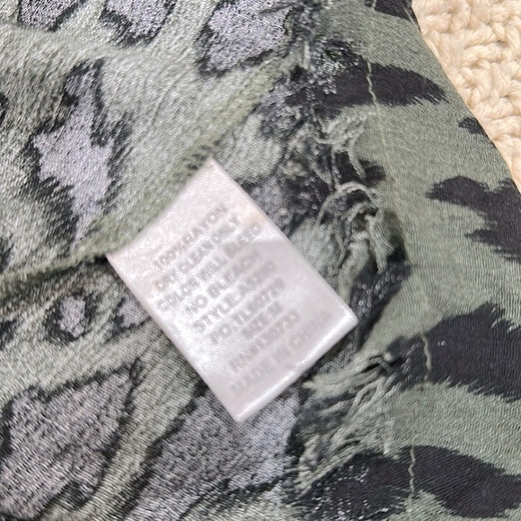 Umgee Green and Black Animal Print tunic top size medium - Picture 5 of 5